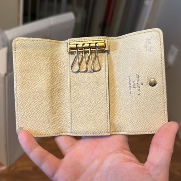 Louis Vuitton Damier Azur 4 Key Holder - Picture 12 of 14